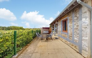 Outdoor dining - Beautiful home in Malleville-les-Grès with WiFi (Malleville-les-Grès)