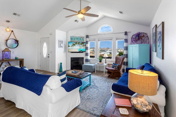 Télévision, cheminée