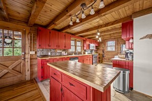 Private kitchen - Superhost - Hot Tub - Mountain Views (Waynesville)