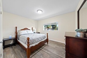 2 bedrooms, iron/ironing board, free WiFi, bed sheets - 2BR House in Central San Diego, Right Next to SDSU, Free Parking (San Diego)