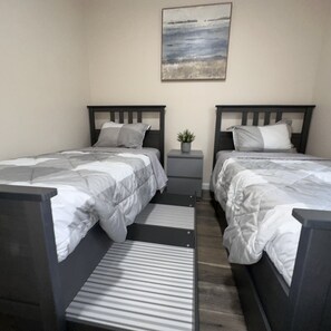 2 slaapkamers, een strijkplank/strijkijzer, gratis wifi, beddengoed
