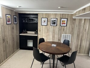 Dining - Secluded Ravine Retreat near OSU & Short North (Columbus)