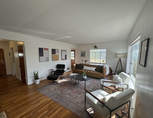 Living area - Secluded Ravine Retreat near OSU & Short North (Columbus)