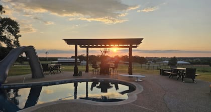 Madewell Manor- Welcome home to Horse country USA!