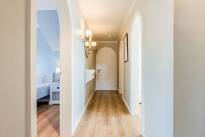 Unclassified image, 5 of 30, button