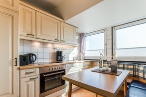 Refrigerador, horno, parrilla de estufa y lavavajillas 