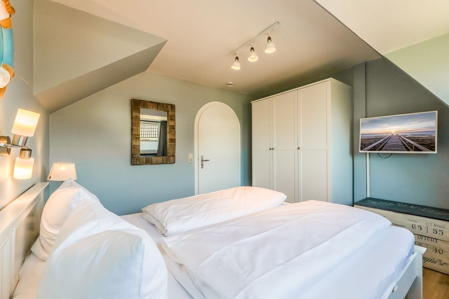 2 quartos, cofres nos quartos, ferros/tábuas de passar roupa, Wi-Fi