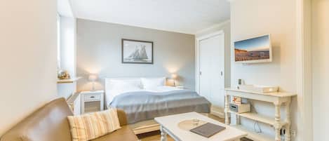 1 bedroom, in-room safe, WiFi, bed sheets