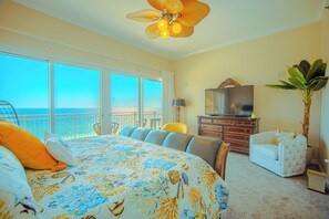 4 bedrooms, iron/ironing board, free WiFi, bed sheets - Luxurious penthouse with all the amenities. Oceanfront with fabulous views. (Panama City Beach)