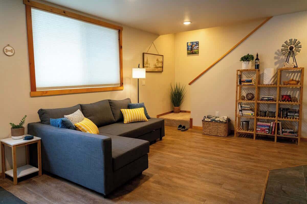 TV, fireplace, offices