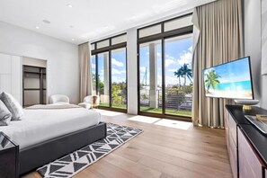 6 Schlafzimmer, Schreibtisch, Bügeleisen/Bügelbrett, Reisekinderbett