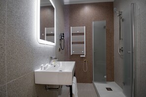 Standard Double Room, 1 Queen Bed, Non Smoking, Ensuite | Bathroom | Shower, hair dryer, slippers, bidet - Lifestyle and Suites (Civitavecchia)
