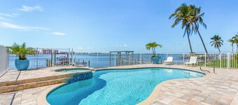 950 Waterfront Sea Breeze Bay: Pool, Spa & Dock Access