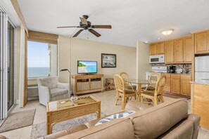 TV - Heated Pool! Beachfront Condo, Dining, Shopping, and Fun Nearby (Fort Myers Beach)