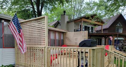 Charming lake front house for the perfect getaway
All sports lake, pet friendly