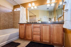 Hair dryer, towels, soap, shampoo - Peaceful And Quiet Getaway~ Spacious and Comfortable ~ Chef's Kitchen! (Tucson)