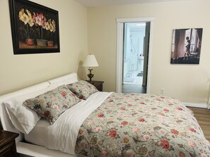 3 bedrooms, desk, iron/ironing board, travel cot