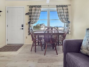 Interior - Kineo View Suite (Direct Access to Moosehead Lake) (Rockwood)