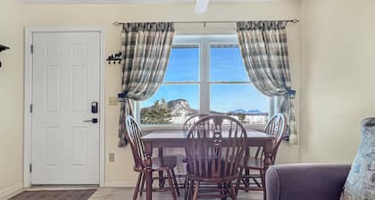 Kineo View Suite (Direct Access to Moosehead Lake)