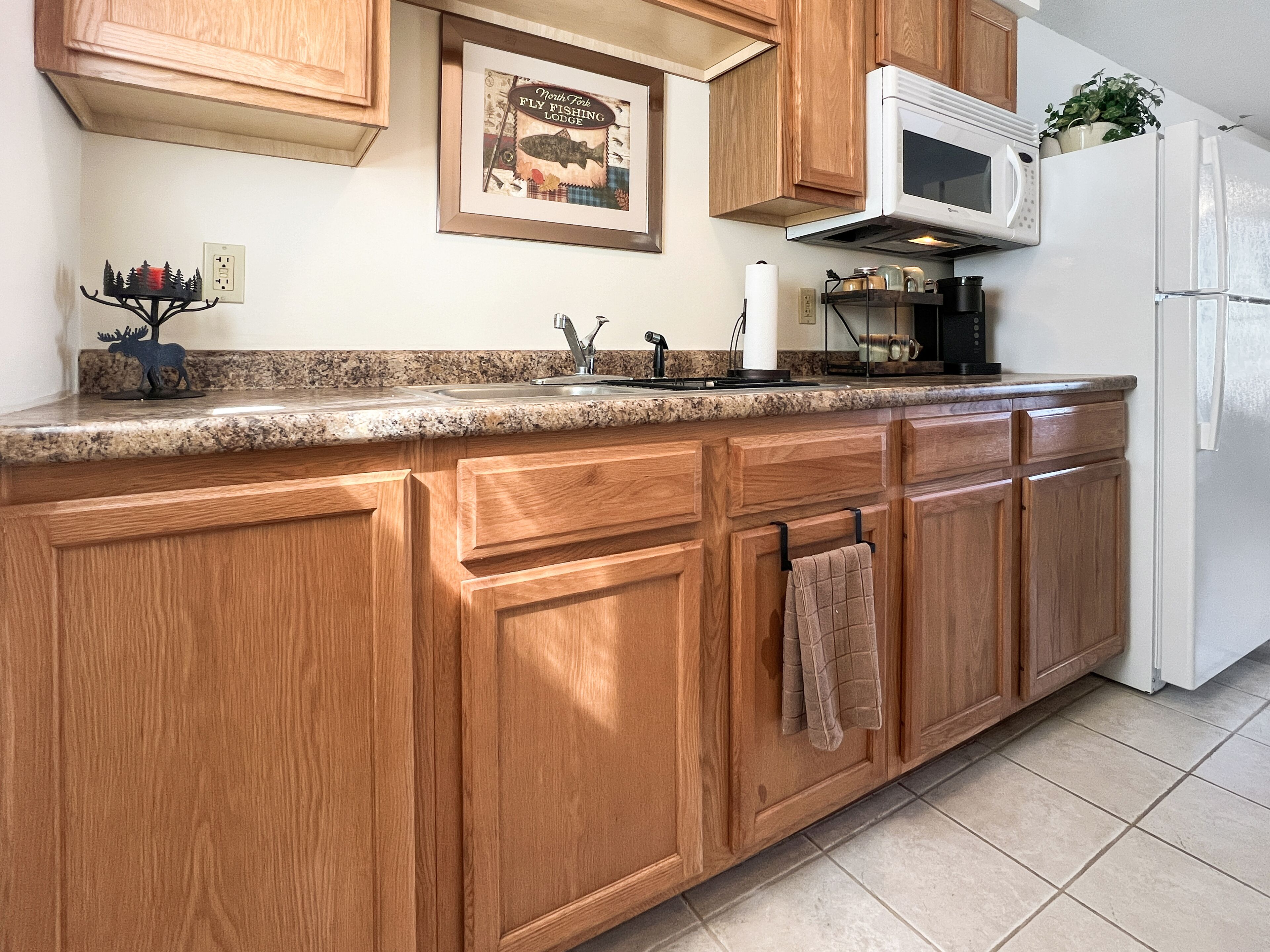 Fridge, microwave, coffee/tea maker, toaster