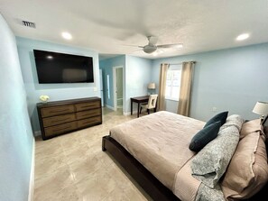 4 habitaciones, tabla de planchar con plancha y ropa de cama 