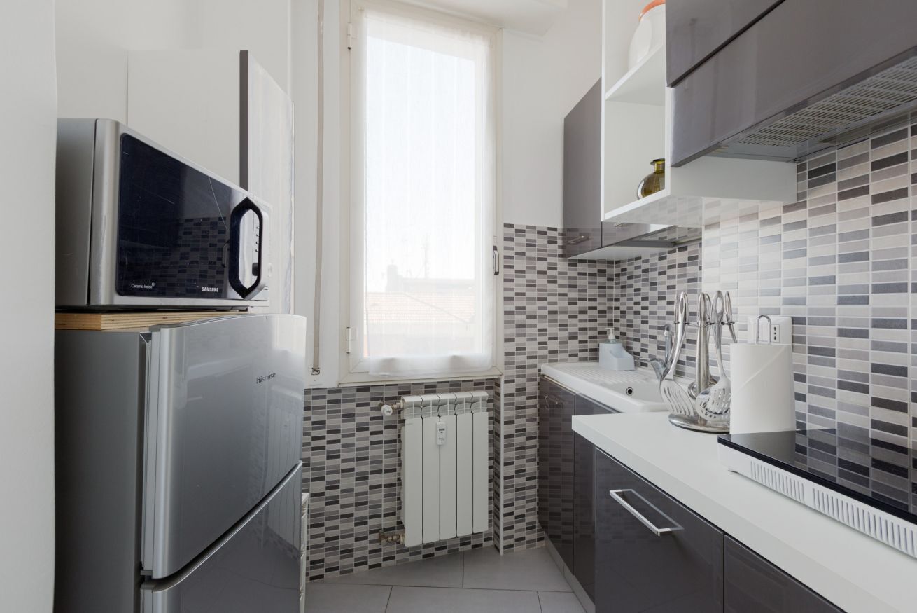 Kühlschrank, Mikrowelle, Herdplatte, Geschirrspüler