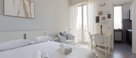 Iron/ironing board, WiFi, bed sheets