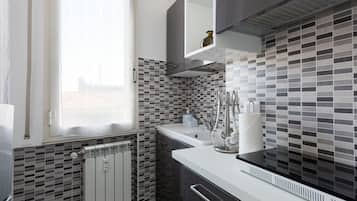 Refrigerador, microondas, placa de cocina, lavavajillas