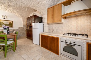 Réfrigérateur, four, plaque de cuisson