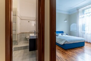 2 chambres, fer et planche à repasser, Wi-Fi, draps fournis