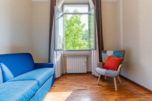 TV - GuestHost - The apartment, a welcoming residence of approximately 70 square meters, is ideal for hosting up to 4 people. Located on the first floor of a building with elevator in the Washington district, one of the most elegant residential areas of Milan (Milano)