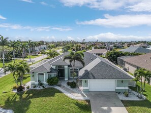 Exterior - Great Location, Minutes to the Beach, Two Heated pools , sleeps 17! - Pelican Junction - Roelens (Cape Coral)