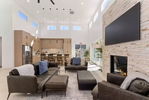 Sweet Retreat ~ Cooper Rock Golf ~ Pool ~ Hot Tub!