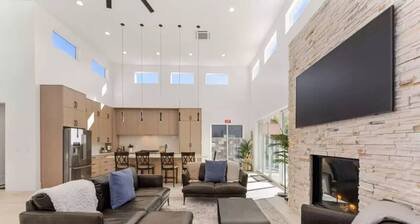 Sweet Retreat ~ Cooper Rock Golf ~ Pool ~ Hot Tub!