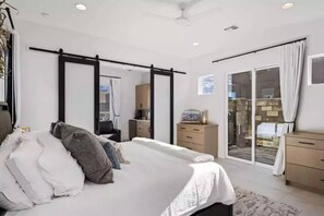 5 Schlafzimmer, Schreibtisch, Bügeleisen/Bügelbrett, Reisekinderbett