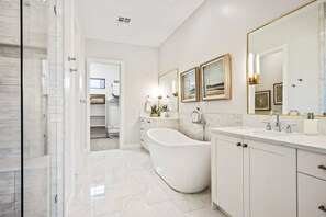Hair dryer, towels - Torrey Pines House~Private Pool/Hot-Tub~Golf View (Hurricane)