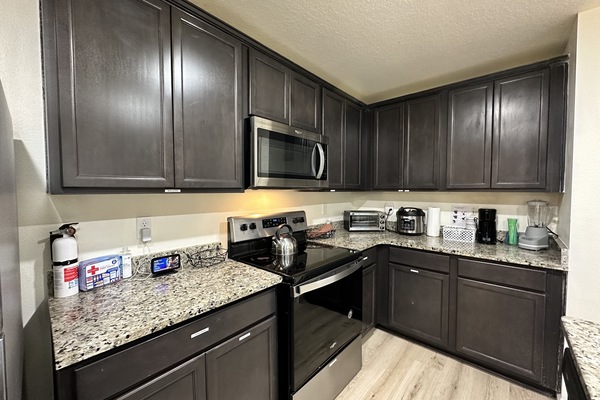 Refrigerador, microondas, horno, placa de cocina