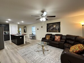 Smart TV - 3BR Home, Modern Amenities, Patio - FL Escape Awaits! (Brooksville)