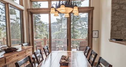 Spacious, pet-friendly retreat w/hot tub, breathtaking views, & excellent WiFi - The Yellow Rose