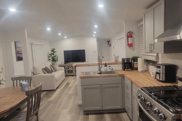 Kitchen/ dining/ living