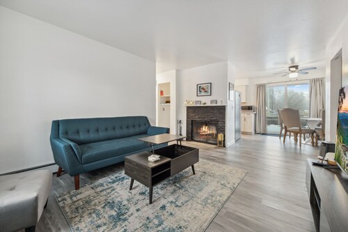 Newly built Executive Comfort and Pet Friendly Near airport ANC Turnagain Area