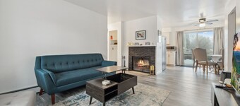 Newly built Executive Comfort and Pet Friendly Near airport ANC Turnagain Area