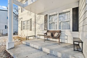 Terrace/patio - Newly built Executive Comfort and Pet Friendly Near airport ANC Turnagain Area (Anchorage)