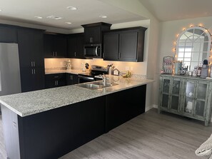 Frigorífic, microones, forn i placa de cuina 