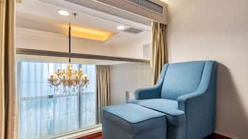 Comfort Suite, 1 King Bed | 1 bedroom, down comforters, blackout drapes, soundproofing