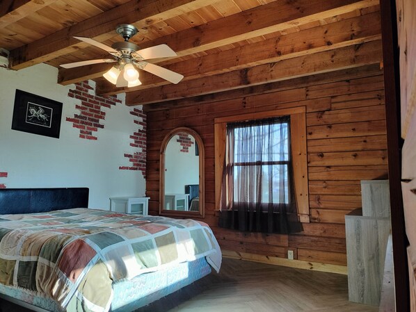 3 bedrooms, bed sheets - RV'ers Reprieve / Friends and Family R+R (Remington)