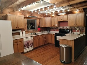 Private kitchen - RV'ers Reprieve / Friends and Family R+R (Remington)