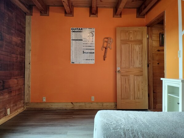 3 bedrooms, bed sheets
