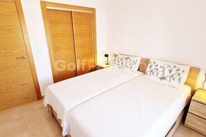 2 soverom, strykejern/-brett, wi-fi og sengetøy