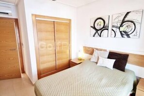 2 bedrooms, iron/ironing board, WiFi, bed sheets - Pool View First Floor Apartment (Sucina)